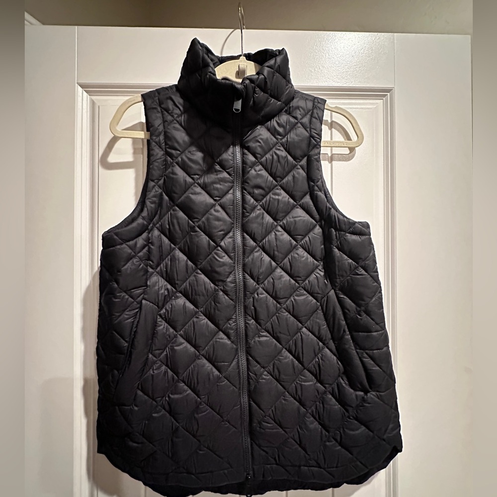 Athleta Whisper Featherless Puffer Vest